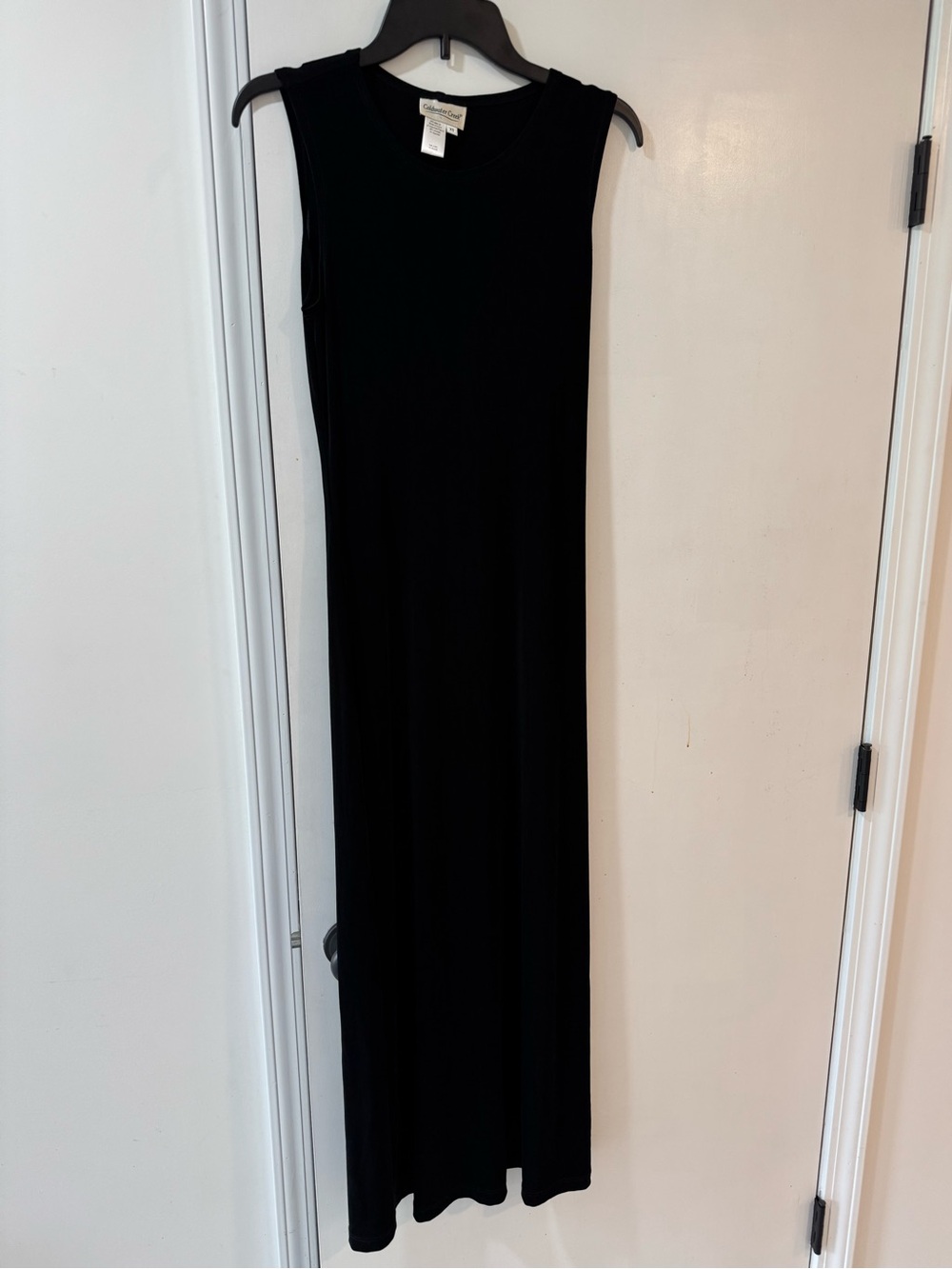 Sleeveless Black Maxi Dress with Slight Ribbing Detail